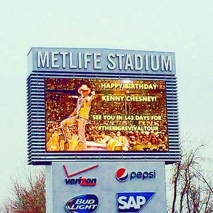 Image post by @metlifestadium on Instagram