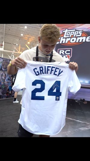 Video post by @Fanatics on Facebook