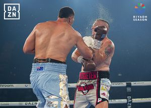 Image post by @MatchroomBoxing on Twitter