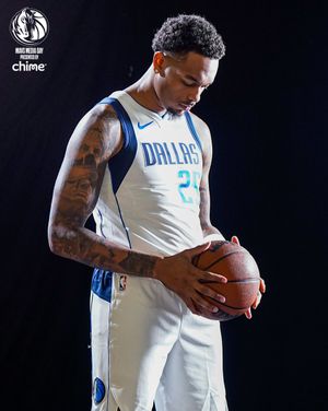 Image post by @dallasmavs on Twitter