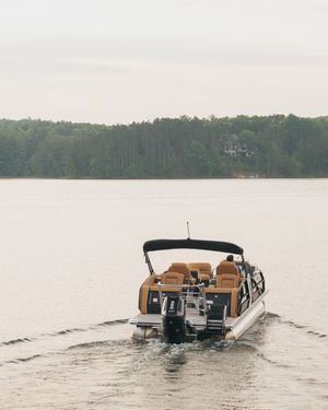 Image post by @crestpontoonboats on Instagram