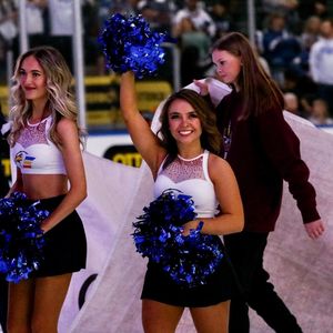 Image post by @coloradoeagleschicks on Instagram