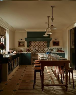 Image post by @_stay_inside on Instagram