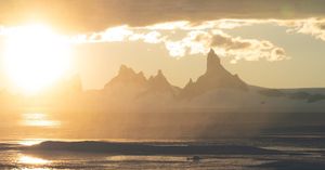Image post by @white.desert.antarctica on Instagram