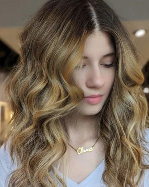 Image post by @studiovasi_salon on Instagram