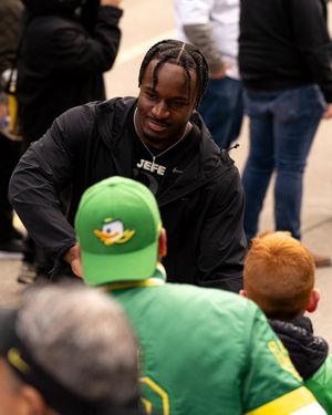 Image post by @oregonfootball on Twitter