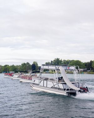 Image post by @crestpontoonboats on Instagram