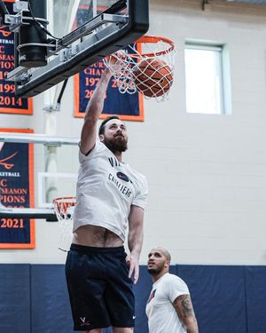 Image post by @uvamenshoops on Instagram