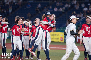 Image post by @usasoftball on Instagram