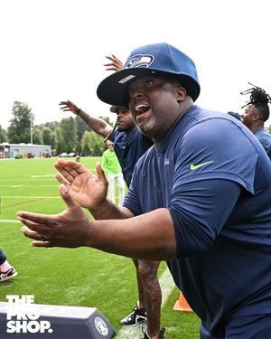 Image post by @SeahawksProShop on Twitter