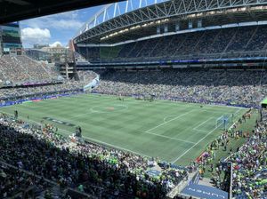 Image post by @circlingseattlesports on Instagram