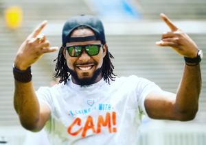 Image post by @roaringriot on Instagram