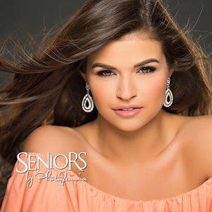 Image post by @seniorsbyphotojeania on Instagram