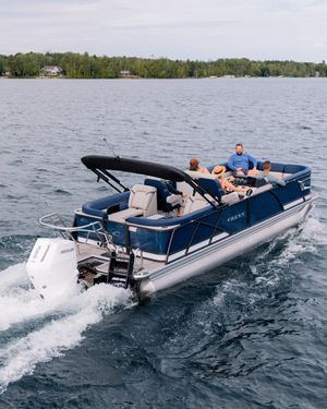 Image post by @crestpontoonboats on Instagram