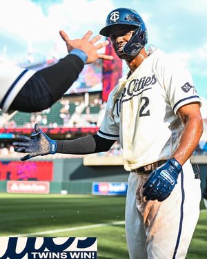 Image post by @twinsbeisbol on Instagram
