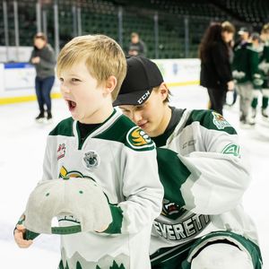 Image post by @everett_silvertips on Instagram