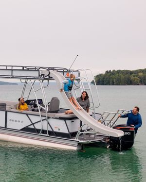 Image post by @crestpontoonboats on Instagram