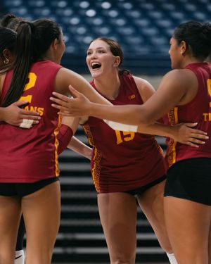 Image post by @uscwomensvolley on Instagram