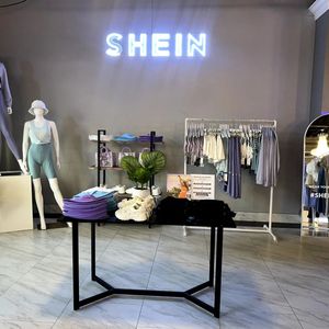 Image post by @shein_us on Instagram