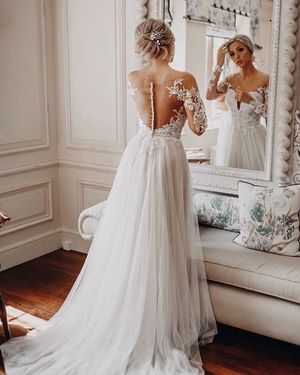 Image post by @theknot on Instagram