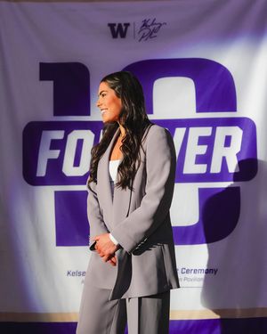 Image post by @uw_wbb on Instagram