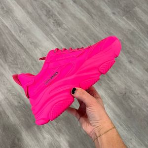 Image post by @dsw on Instagram