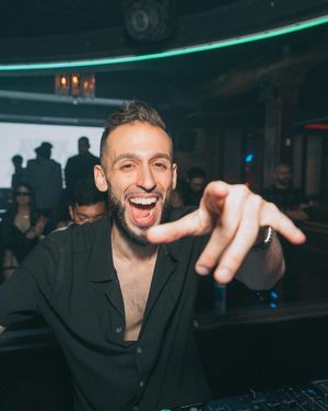 Image post by @alexwolfthedj on Instagram
