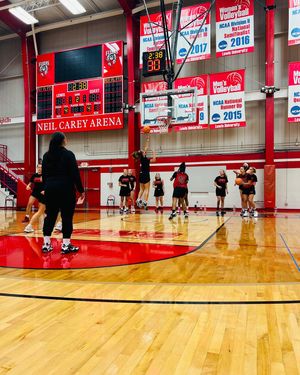 Image post by @lewiswbball on Instagram