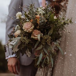 Image post by @thismodernlovephoto on Instagram