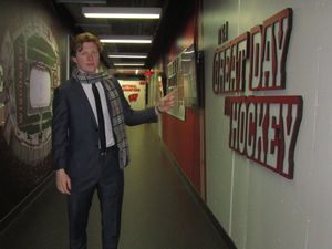 Image post by @BadgerMHockey on Twitter