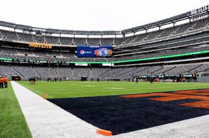 Image post by @metlifestadium on Instagram
