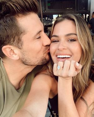 Image post by @theknot on Instagram
