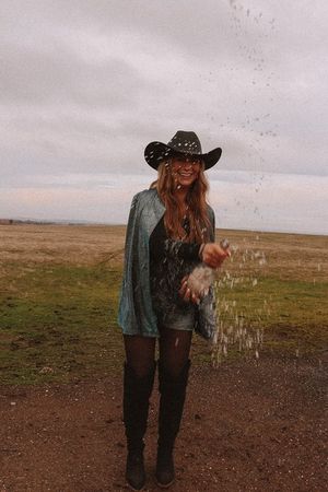 Image post by @cowgirlmagazine on Instagram
