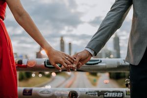 Image post by @thismodernlovephoto on Instagram