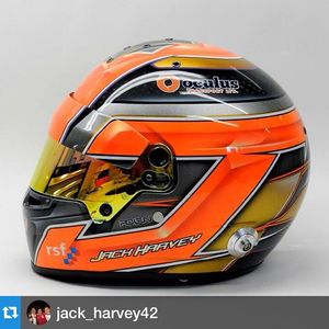 Image post by @arrowmclaren on Instagram