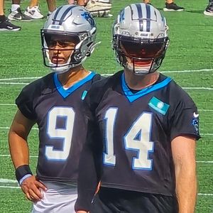 Image post by @roaringriot on Instagram