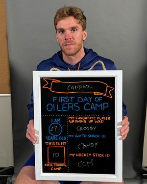 Image post by @puckempire on Instagram