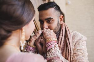 Image post by @thismodernlovephoto on Instagram