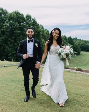 Image post by @theknot on Instagram
