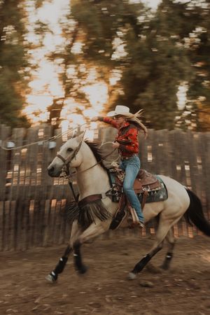 Image post by @cowgirlmagazine on Instagram