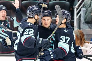 Image post by @circlingseattlesports on Instagram