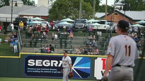 Video post by @ColaFireflies on Twitter