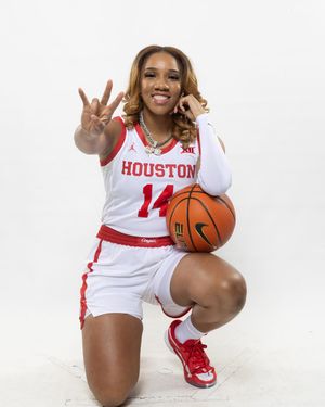 Image post by @uhcougarwbb on Instagram