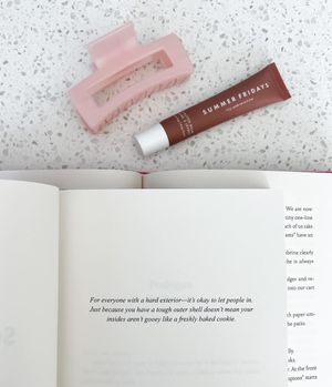 Image post by @blondiereads_ on Instagram