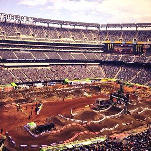 Image post by @metlifestadium on Instagram
