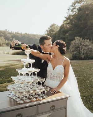 Image post by @theknot on Instagram
