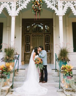 Image post by @theknot on Instagram