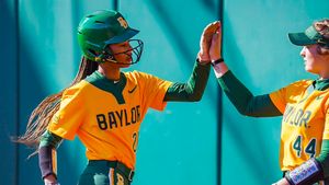 Image post by @BaylorSoftball on Twitter