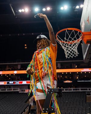 Image post by @TexasWBB on Twitter