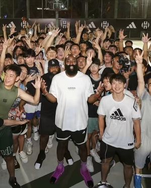 Video post by @adidasHoops on Twitter